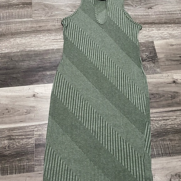Cleo Green Striped Midi Women Dress size small - Picture 6 of 9